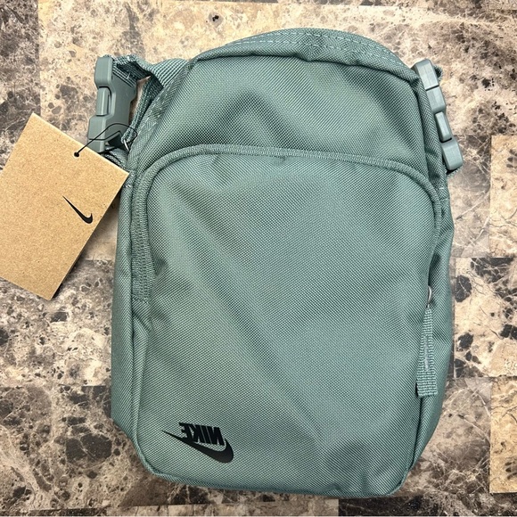 Nike Accessories - Nike Belt Bag